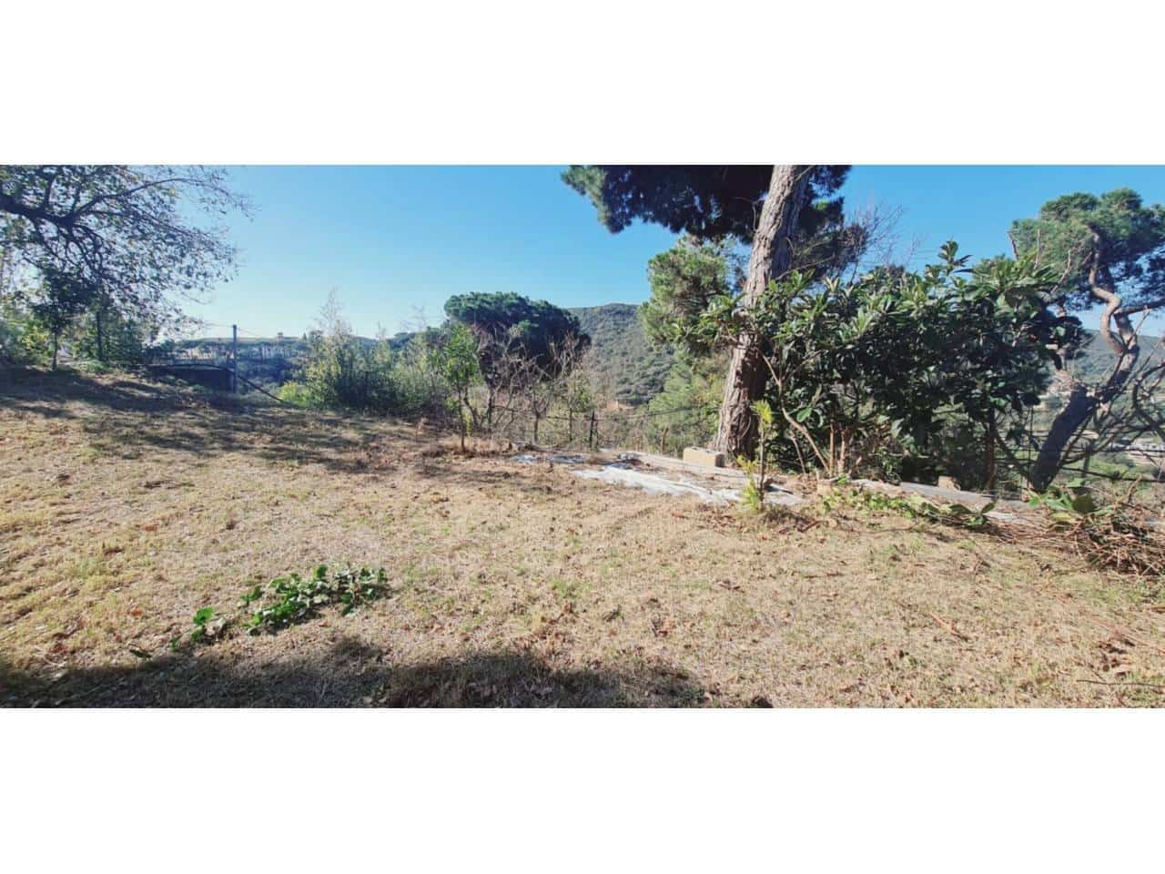 Działka budowlana na sprzedaż w Badalona - 150 000 € (Ref: 8900746)