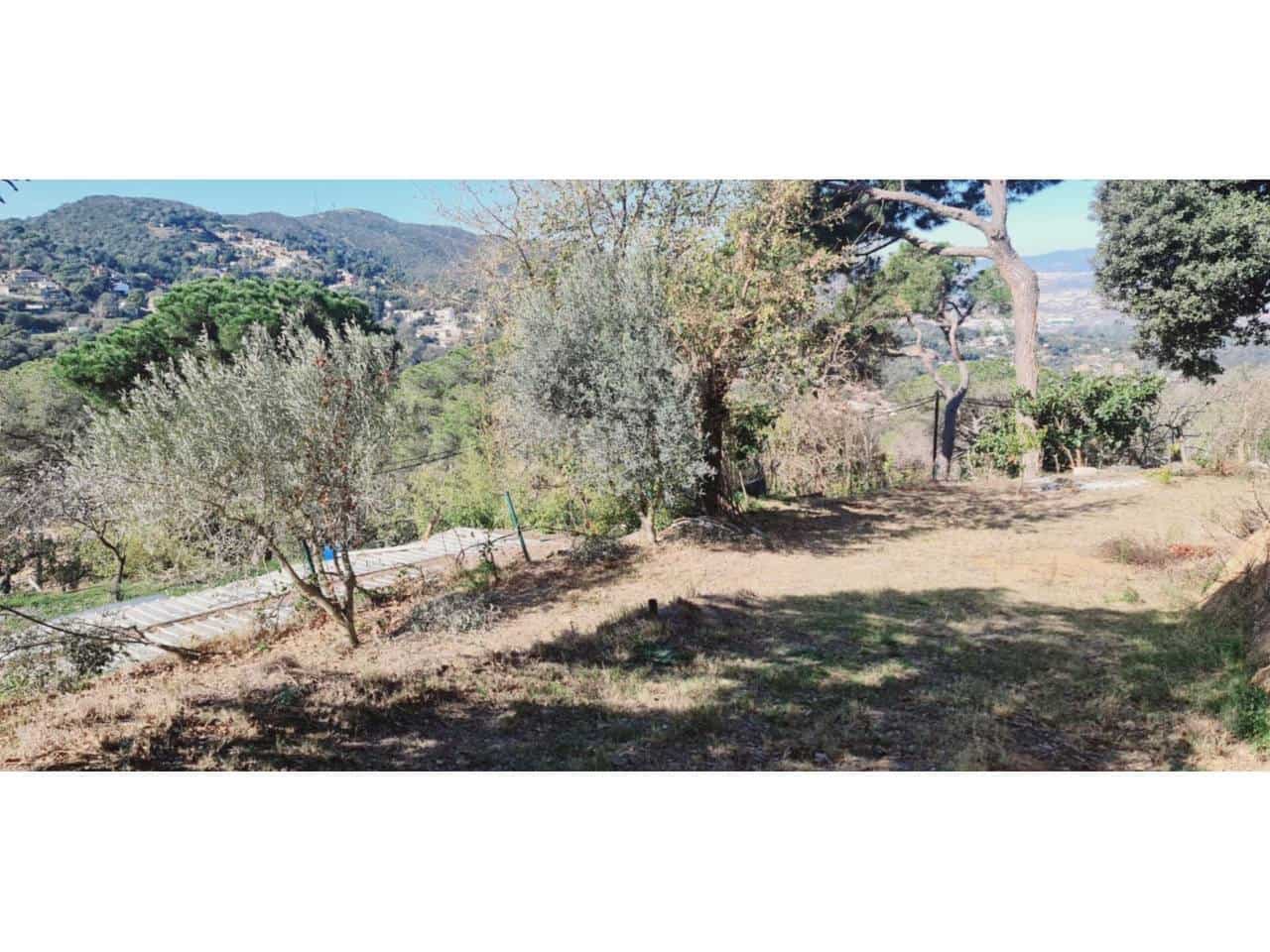 Działka budowlana na sprzedaż w Badalona - 150 000 € (Ref: 8900746)