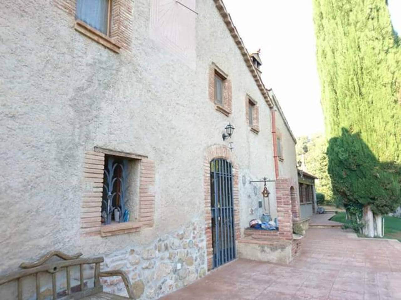 4 sypialnia Finka/Dom wiejski na sprzedaż w L'Ametlla del Valles z basenem garażem - 770 000 € (Ref: 8900757)