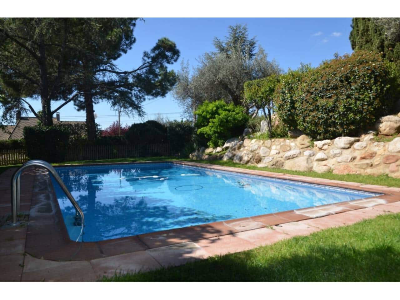 4 sypialnia Finka/Dom wiejski na sprzedaż w L'Ametlla del Valles z basenem garażem - 770 000 € (Ref: 8900757)