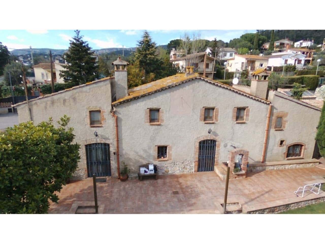 4 sypialnia Finka/Dom wiejski na sprzedaż w L'Ametlla del Valles z basenem garażem - 770 000 € (Ref: 8900757)