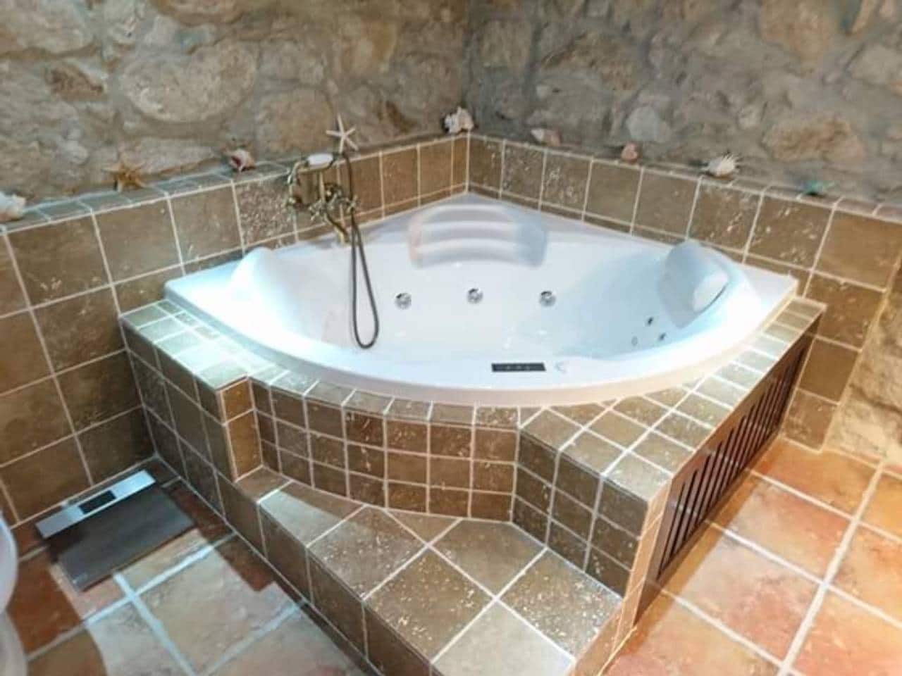 4 sypialnia Finka/Dom wiejski na sprzedaż w L'Ametlla del Valles z basenem garażem - 770 000 € (Ref: 8900757)