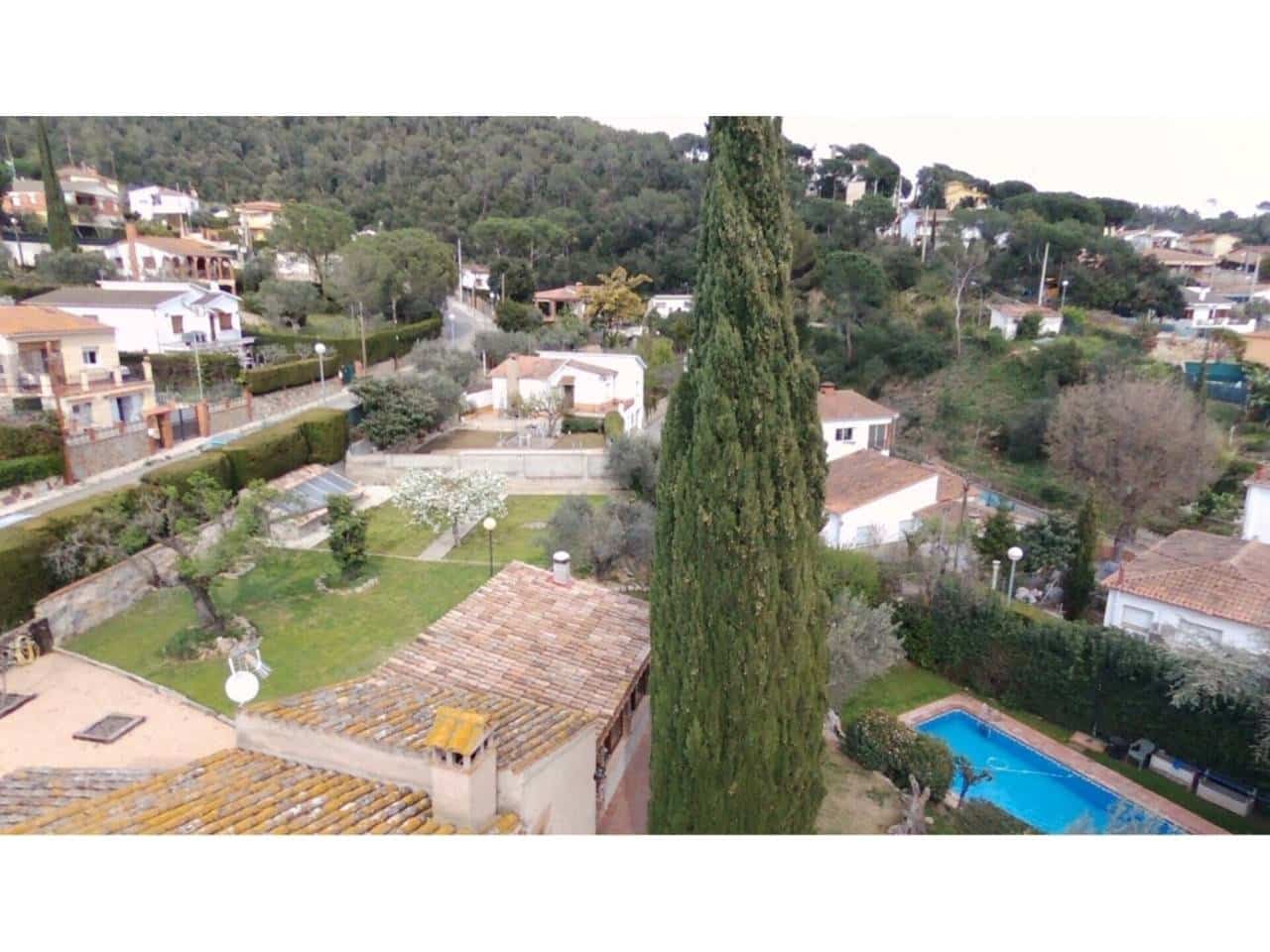 4 sypialnia Finka/Dom wiejski na sprzedaż w L'Ametlla del Valles z basenem garażem - 770 000 € (Ref: 8900757)