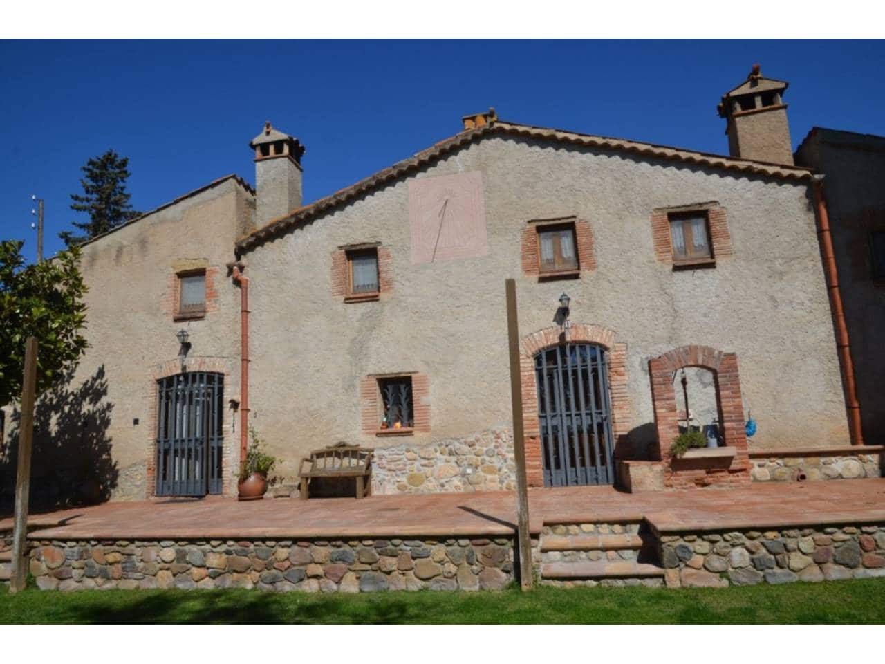 4 sypialnia Finka/Dom wiejski na sprzedaż w L'Ametlla del Valles z basenem garażem - 770 000 € (Ref: 8900757)