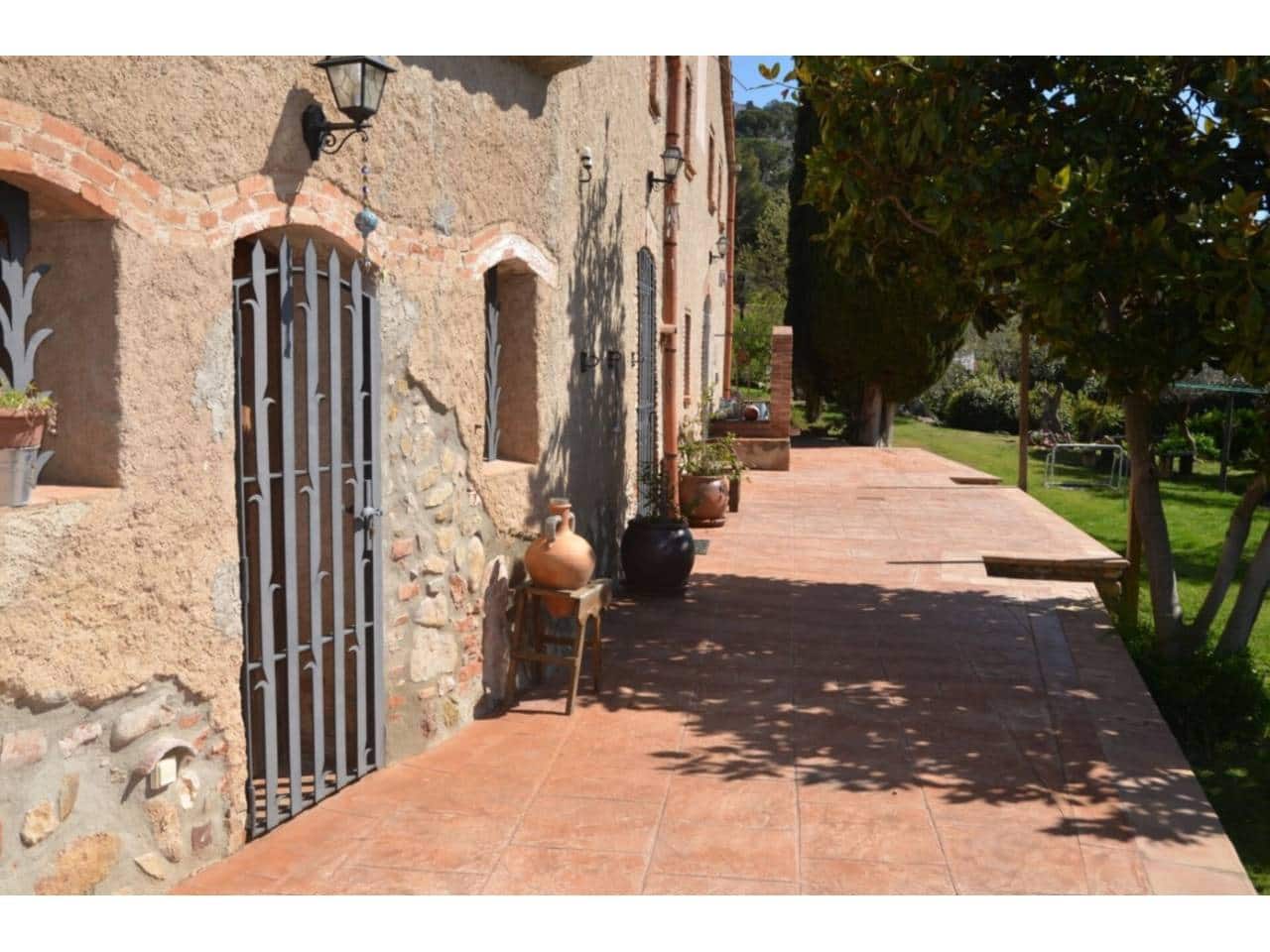 4 sypialnia Finka/Dom wiejski na sprzedaż w L'Ametlla del Valles z basenem garażem - 770 000 € (Ref: 8900757)