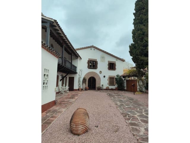 10 soverom Finca/Herregård til salgs i Les Franqueses del Vallès med garasje - € 750 000 (Ref: 8900759)
