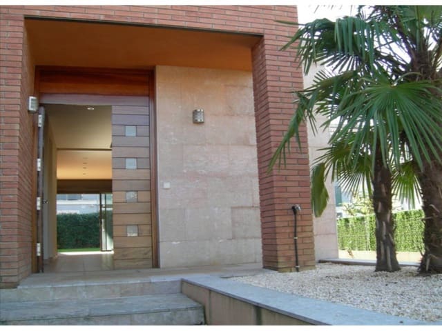 4 soveværelse Villa til leje i Les Franqueses del Vallès med garage - € 3.000 (Ref: 8901653)