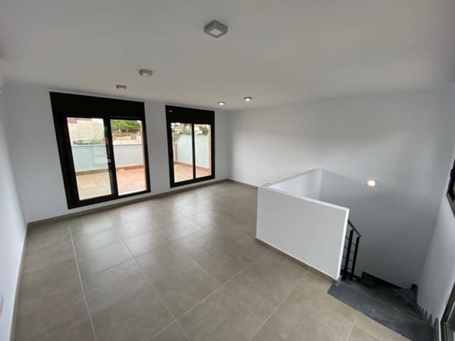 5 bedroom Semi-detached Villa for sale in Sant Andreu de Llavaneres with garage - € 575,000 (Ref: 9108168)