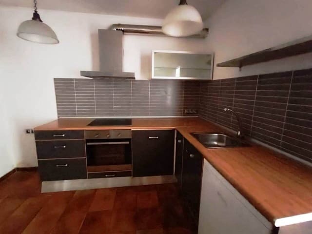 4 makuuhuone Omakotitalo myytävänä paikassa Canet de Mar mukana 
autotalli - 297 000 € (Ref: 9108172)
