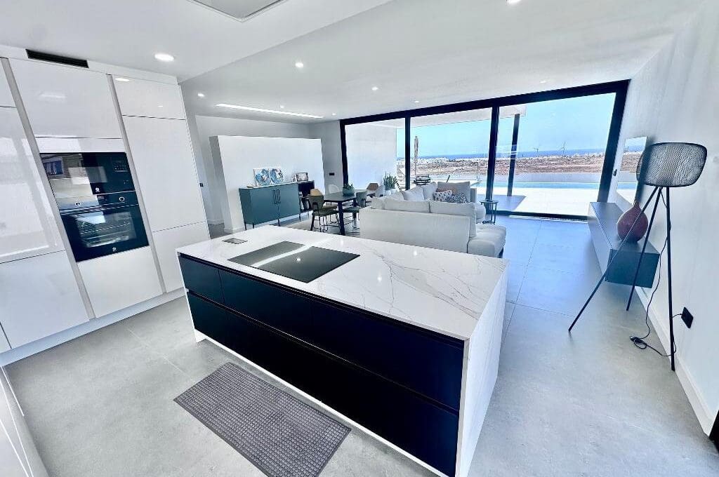 3 quarto Moradia para venda em Costa Teguise com piscina garagem - 880 000 € (Ref: 10031086)