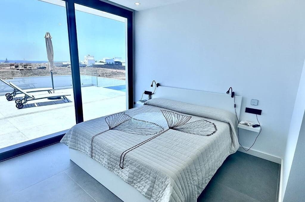3 quarto Moradia para venda em Costa Teguise com piscina garagem - 880 000 € (Ref: 10031086)