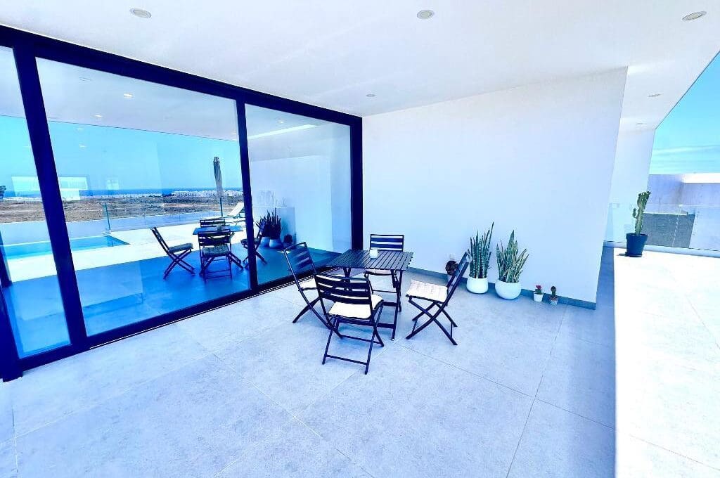 3 quarto Moradia para venda em Costa Teguise com piscina garagem - 880 000 € (Ref: 10031086)