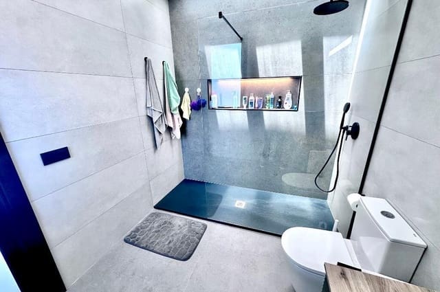 3 quarto Moradia para venda em Costa Teguise, Teguise com piscina garagem - 880 000 € (Ref: 10031086)