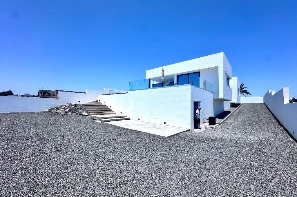 3 quarto Moradia para venda em Costa Teguise com piscina garagem - 880 000 € (Ref: 10031086)