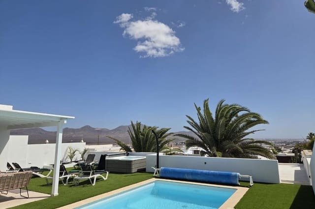 4 chambre Villa/Maison à vendre à Playa Blanca, Yaiza avec piscine - 699 000 € (Ref: 10136527)