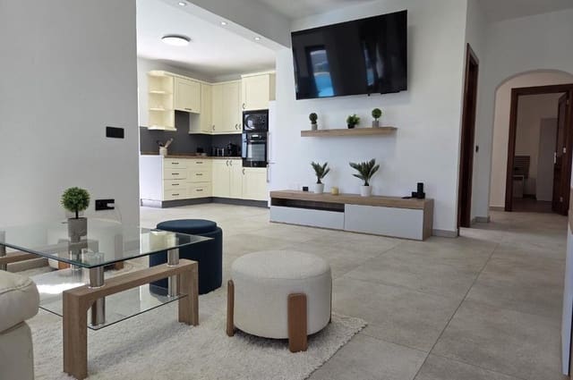 4 chambre Villa/Maison à vendre à Playa Blanca, Yaiza avec piscine - 699 000 € (Ref: 10136527)