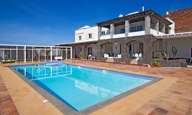 7 Zimmer Villa zu verkaufen in Playa Blanca, Yaiza mit Pool Garage - 2.800.000 € (Ref: 6848589)