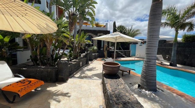 5 soveværelse Villa til salg i Las Brenas, Yaiza med swimmingpool - € 1.299.000 (Ref: 6879568)