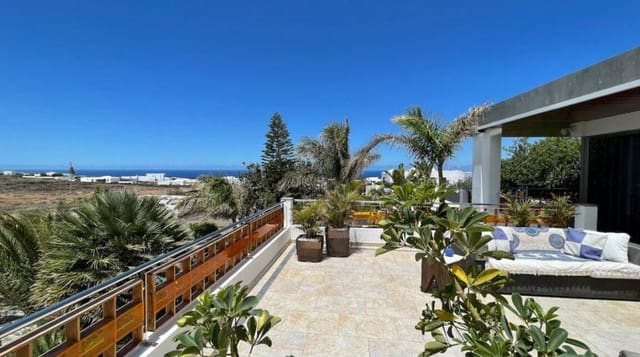 5 quarto Moradia para venda em Las Brenas, Yaiza com piscina garagem - 1 299 000 € (Ref: 6879568)