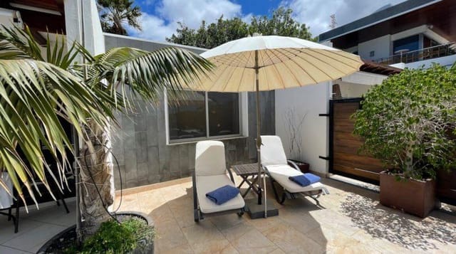 5 quarto Moradia para venda em Las Brenas, Yaiza com piscina garagem - 1 299 000 € (Ref: 6879568)