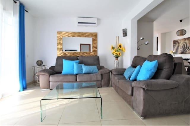 4 soveværelse Villa til salg i Montaña Roja, Yaiza med swimmingpool - € 640.000 (Ref: 7532083)