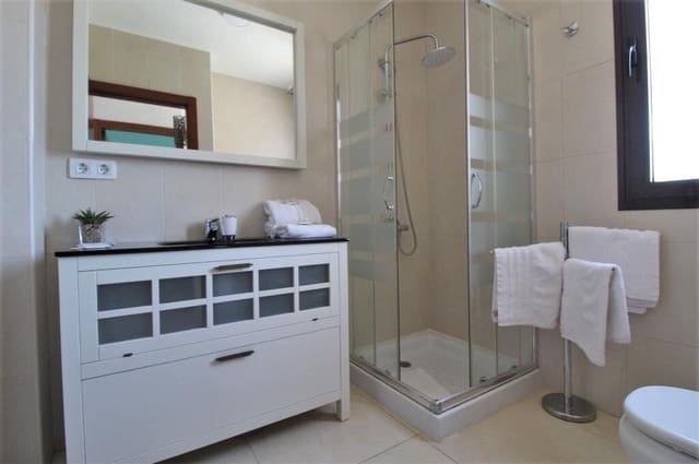 4 Zimmer Villa zu verkaufen in Montaña Roja, Yaiza mit Pool - 640.000 € (Ref: 7532083)