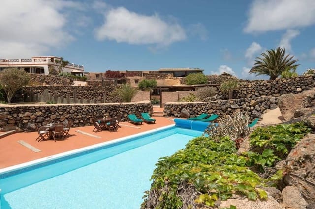 11 soveværelse Finca/Landehus til salg i Ye, Haría med swimmingpool - € 2.299.900 (Ref: 8047816)