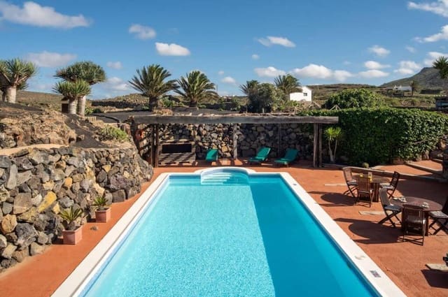 11 soveværelse Finca/Landehus til salg i Ye, Haría med swimmingpool - € 2.299.900 (Ref: 8047816)