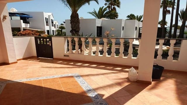 3 soveværelse Villa til salg i Costa Teguise, Teguise med swimmingpool - € 495.000 (Ref: 8577158)