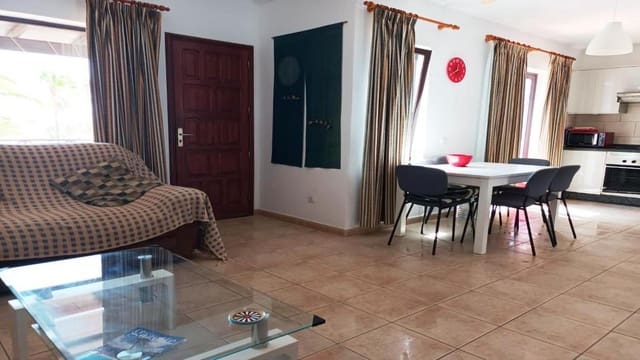 3 soveværelse Villa til salg i Costa Teguise, Teguise med swimmingpool - € 495.000 (Ref: 8577158)