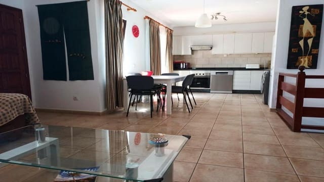 3 soveværelse Villa til salg i Costa Teguise, Teguise med swimmingpool - € 495.000 (Ref: 8577158)