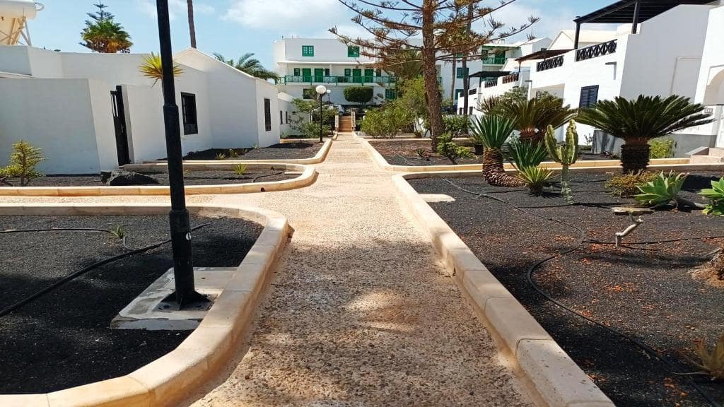 3 soveværelse Villa til salg i Costa Teguise med swimmingpool - € 495.000 (Ref: 8577158)