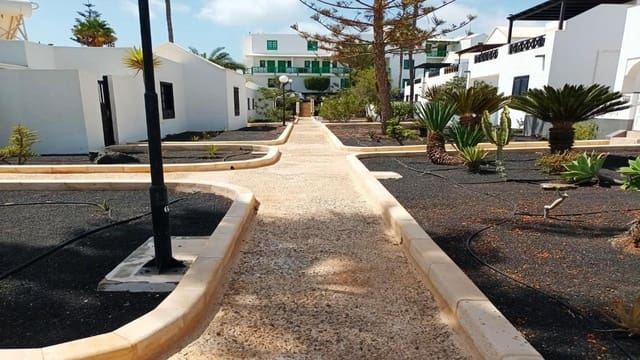 3 soveværelse Villa til salg i Costa Teguise, Teguise med swimmingpool - € 495.000 (Ref: 8577158)