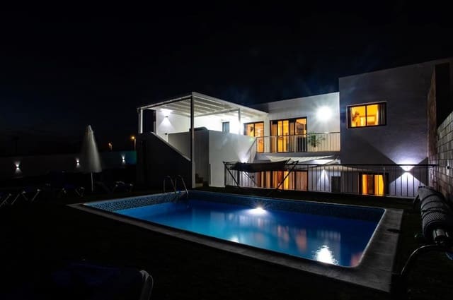 5 Zimmer Villa zu verkaufen in Playa Blanca, Yaiza mit Pool - 750.000 € (Ref: 8873366)