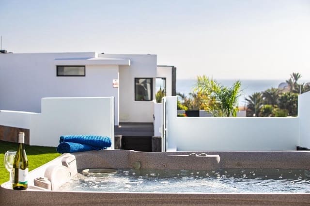 5 Zimmer Villa zu verkaufen in Playa Blanca, Yaiza mit Pool - 750.000 € (Ref: 8873366)