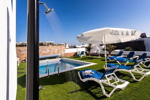 5 Zimmer Villa zu verkaufen in Playa Blanca, Yaiza mit Pool - 750.000 € (Ref: 8873366)