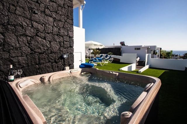 5 chambre Villa/Maison à vendre à Playa Blanca, Yaiza avec piscine - 750 000 € (Ref: 8873366)
