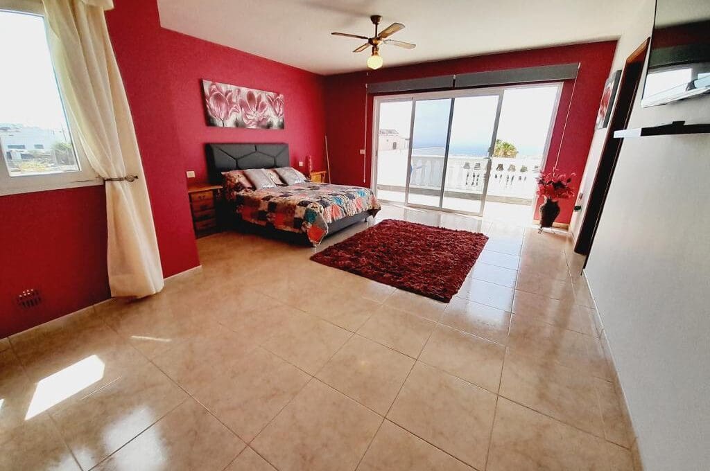 4 soveværelse Villa til salg i Puerto del Carmen med swimmingpool - € 745.000 (Ref: 9006641)