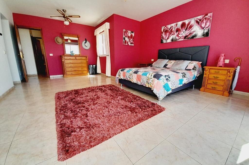 4 soveværelse Villa til salg i Puerto del Carmen med swimmingpool - € 745.000 (Ref: 9006641)