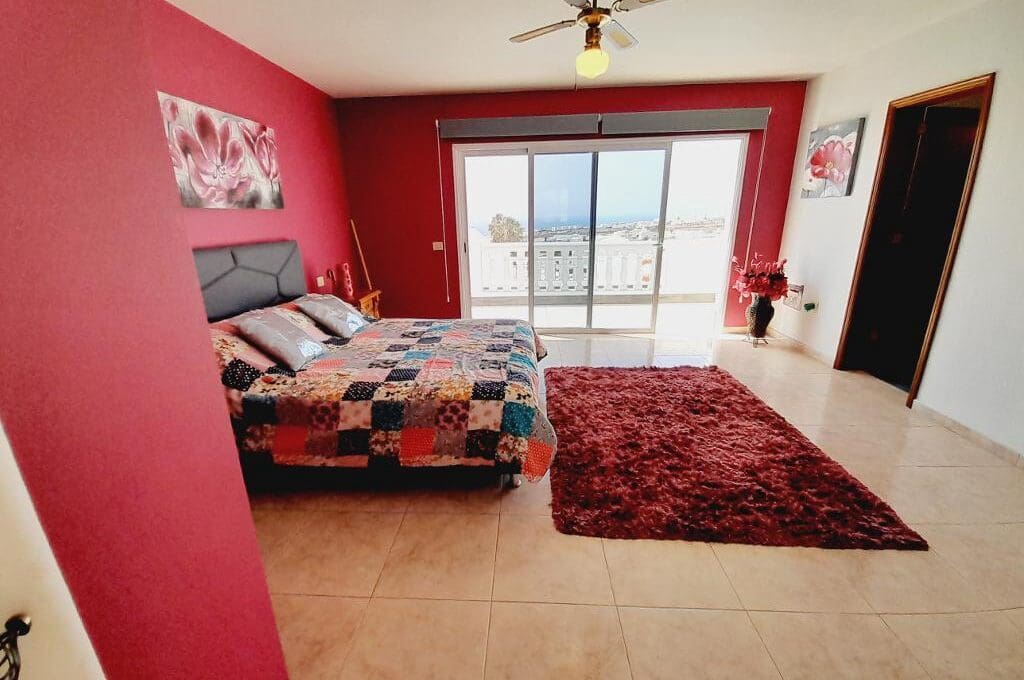 4 soveværelse Villa til salg i Puerto del Carmen med swimmingpool - € 745.000 (Ref: 9006641)