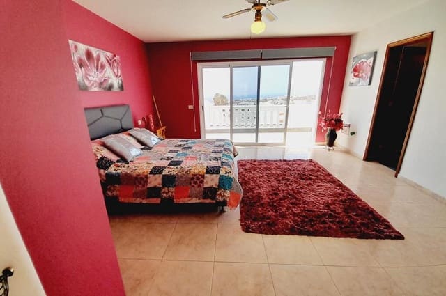 4 soveværelse Villa til salg i Puerto del Carmen, Tías med swimmingpool - € 745.000 (Ref: 9006641)