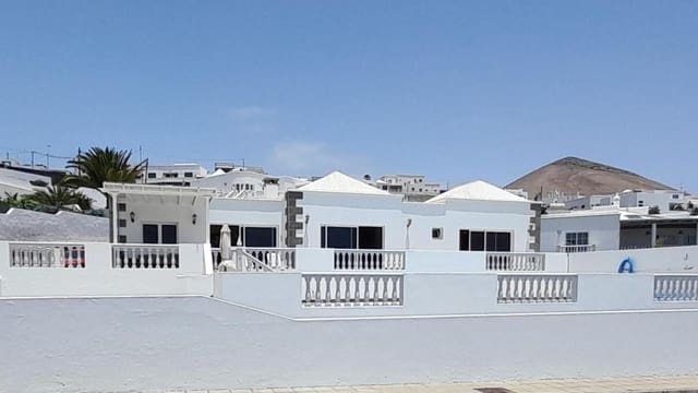 4 soveværelse Villa til salg i Puerto del Carmen, Tías med swimmingpool - € 745.000 (Ref: 9006641)