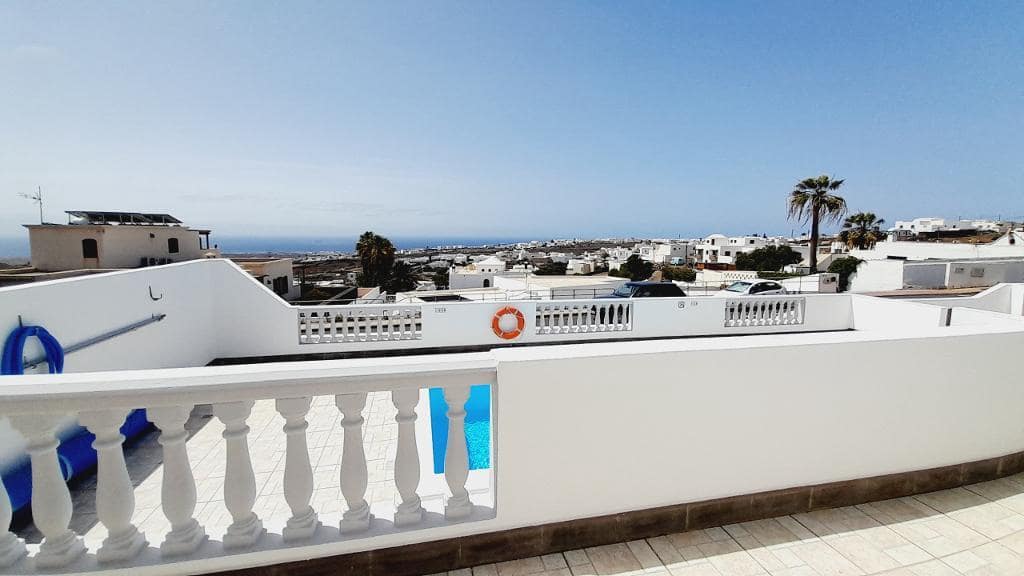 4 soveværelse Villa til salg i Puerto del Carmen med swimmingpool - € 745.000 (Ref: 9006641)