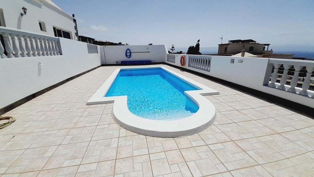 4 soveværelse Villa til salg i Puerto del Carmen med swimmingpool - € 745.000 (Ref: 9006641)