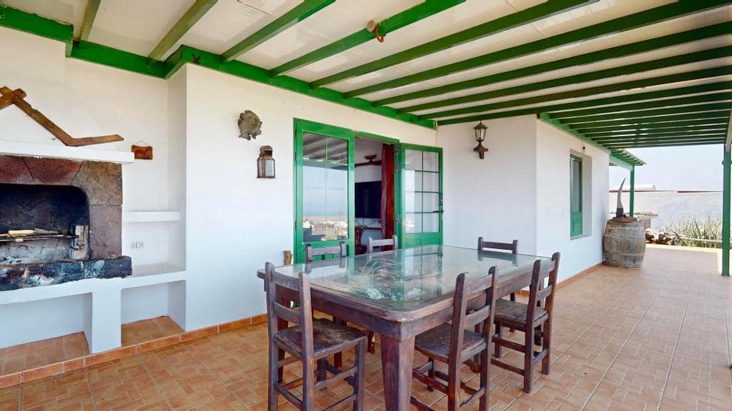 3 slaapkamer Finca/Landhuis te koop in Las Brenas met garage - € 990.000 (Ref: 9176957)