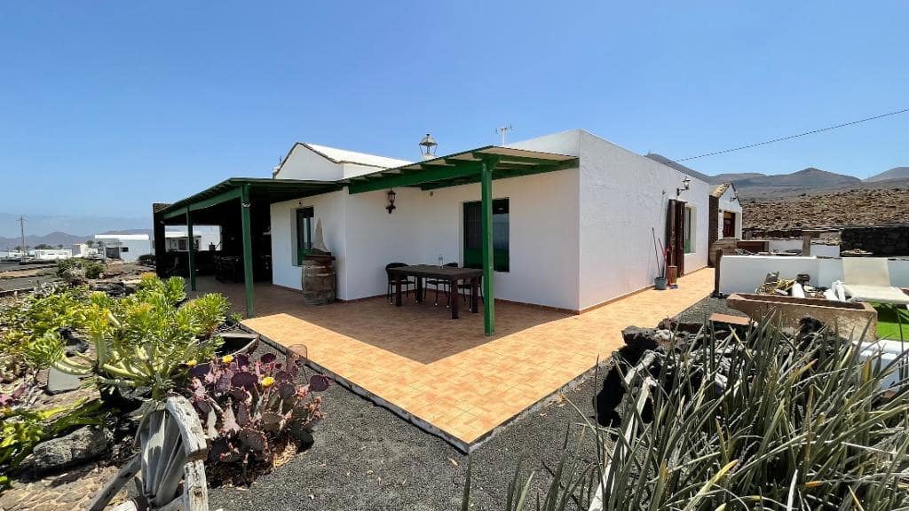 3 slaapkamer Finca/Landhuis te koop in Las Brenas met garage - € 990.000 (Ref: 9176957)