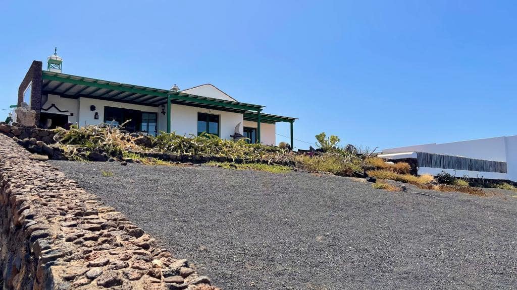 3 slaapkamer Finca/Landhuis te koop in Las Brenas met garage - € 990.000 (Ref: 9176957)