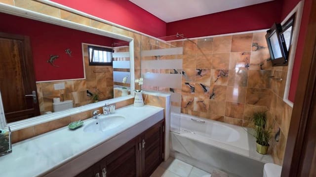 2 soveværelse Villa til salg i Montaña Roja, Yaiza med swimmingpool garage - € 465.000 (Ref: 9386543)