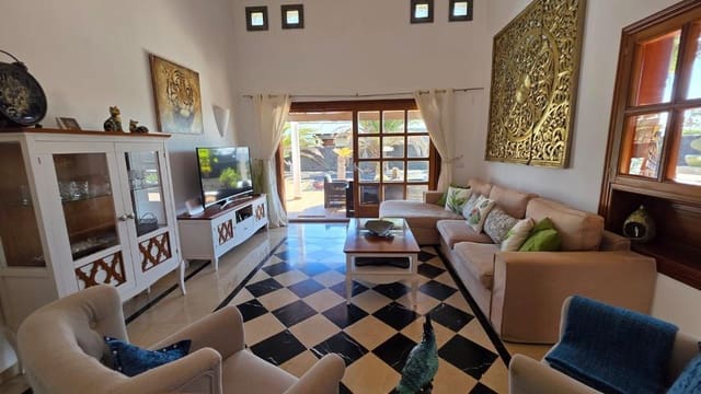 2 soveværelse Villa til salg i Montaña Roja, Yaiza med swimmingpool garage - € 465.000 (Ref: 9386543)