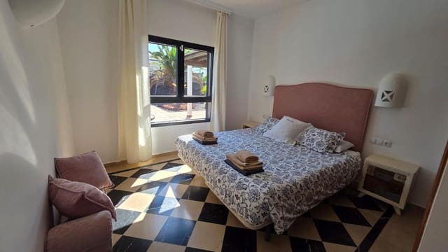 2 soveværelse Villa til salg i Montaña Roja, Yaiza med swimmingpool garage - € 465.000 (Ref: 9386543)